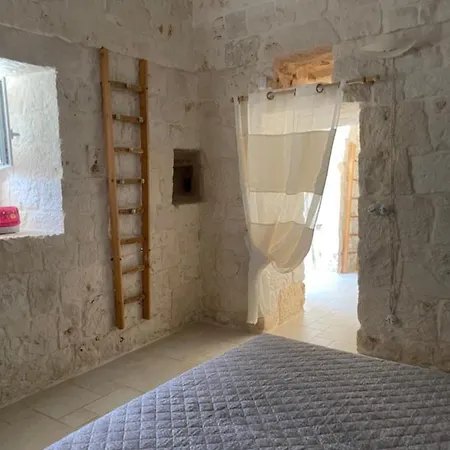 Trullo Nadia منزل ريفي أوستوني